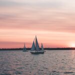 Segelbåt i solnedgång